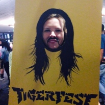 take a picture with the Steve Aoki face